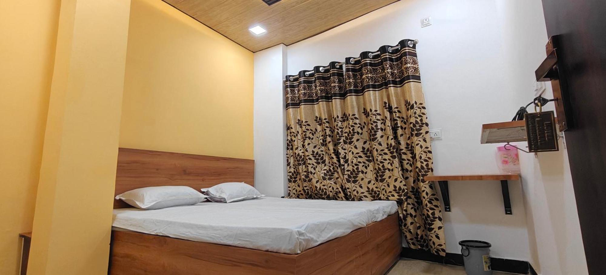 Jhānsi Hotel Mashaal- A Light Lit By Vidhata מראה חיצוני תמונה